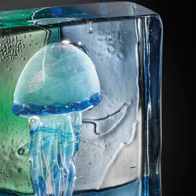 Acuario con medusa azul