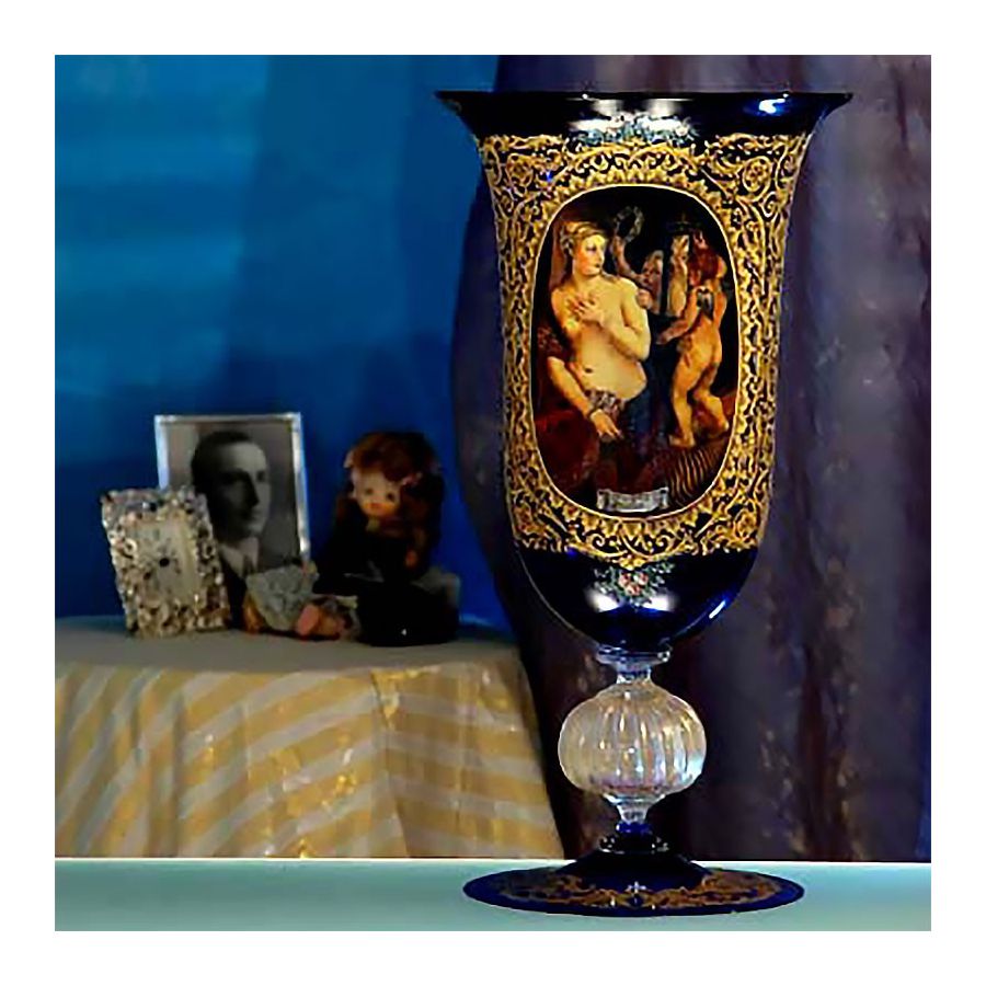 Vase decorated with Putti
